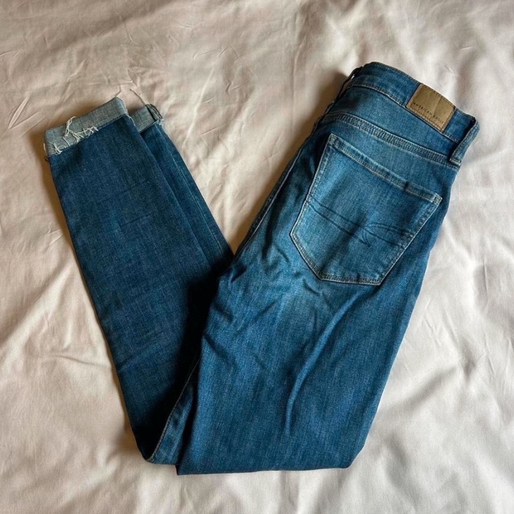American Eagle High-Waisted Skinny Jeans - Size 2